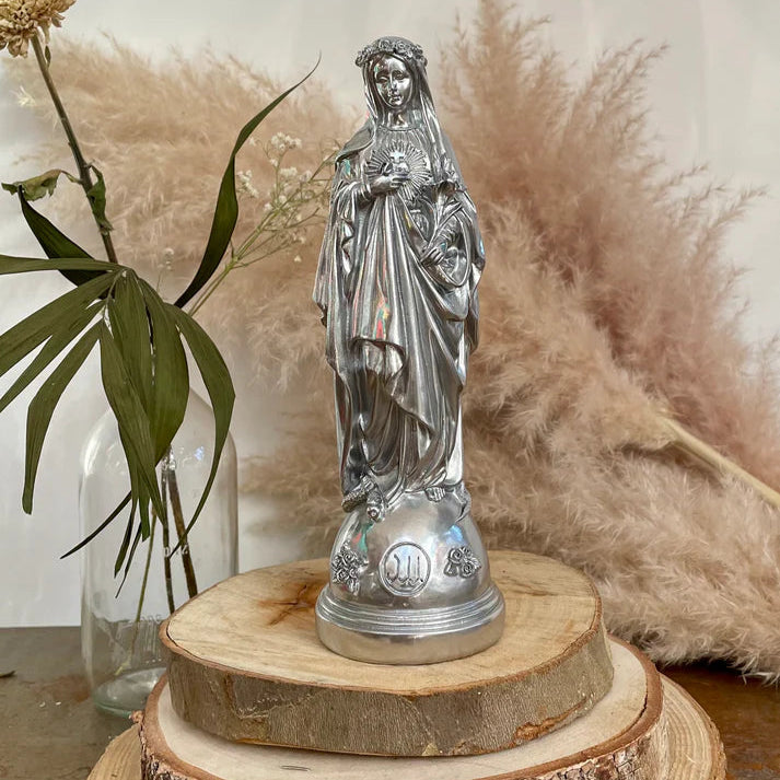 Vierge Marie avec couronne de fleurs