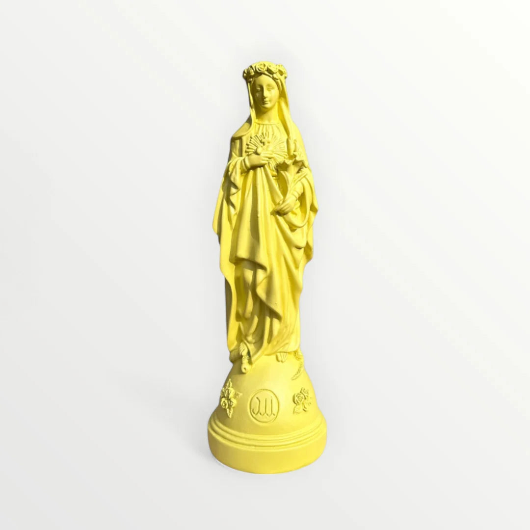 Vierge Marie avec couronne de fleurs
