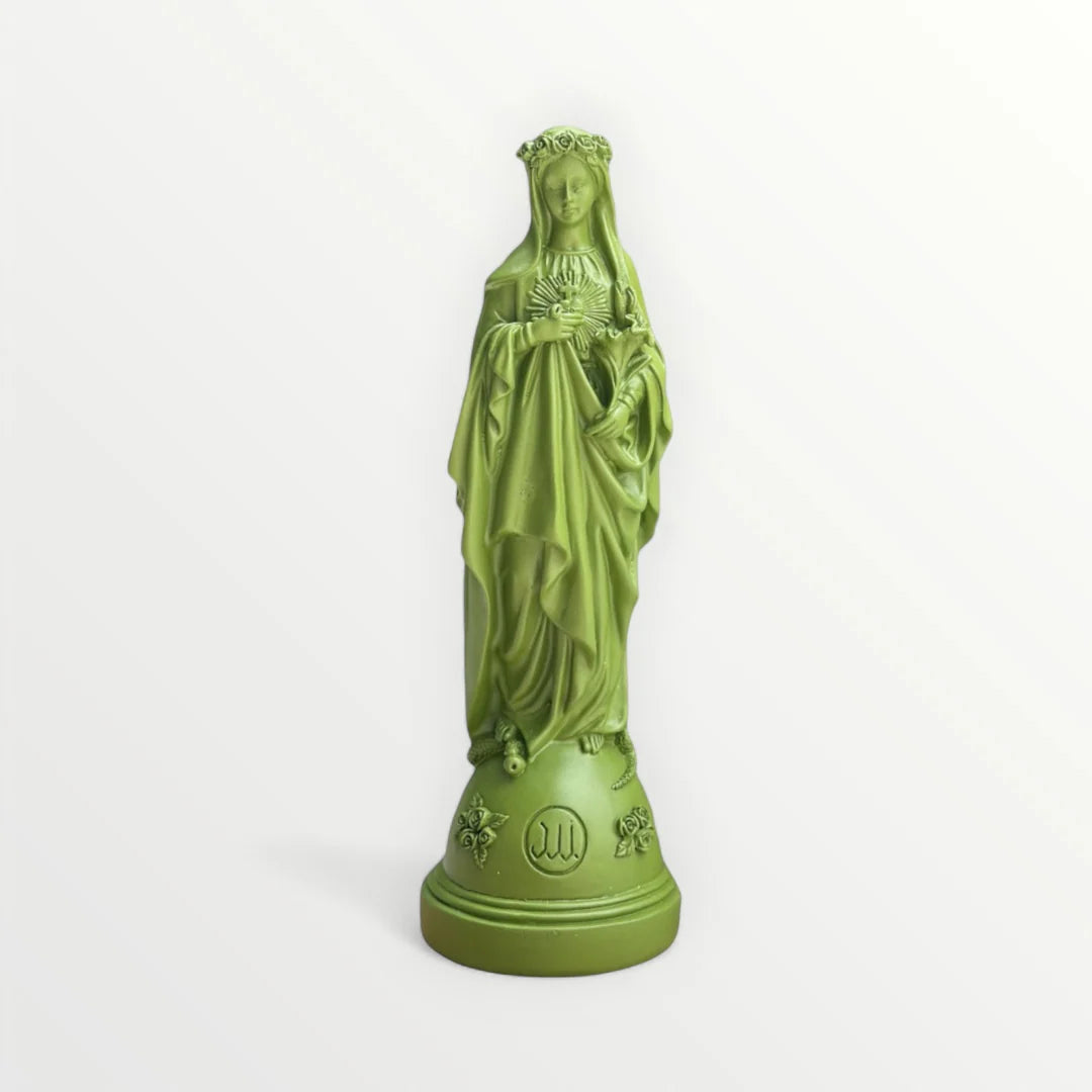 Vierge Marie avec couronne de fleurs