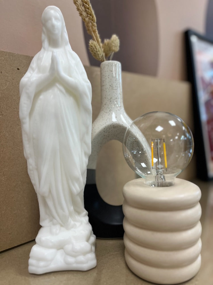 Vierge en cire blanche