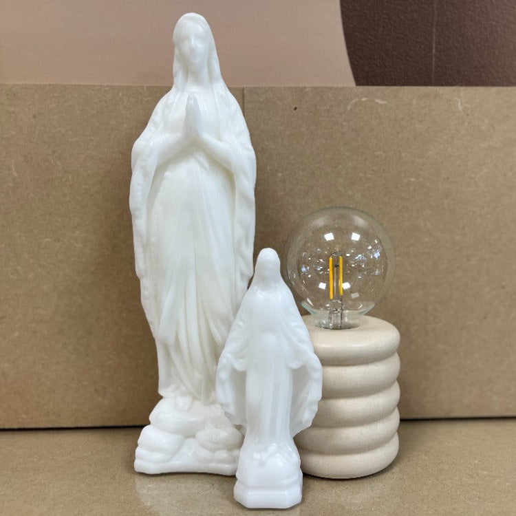 Vierge en cire blanche