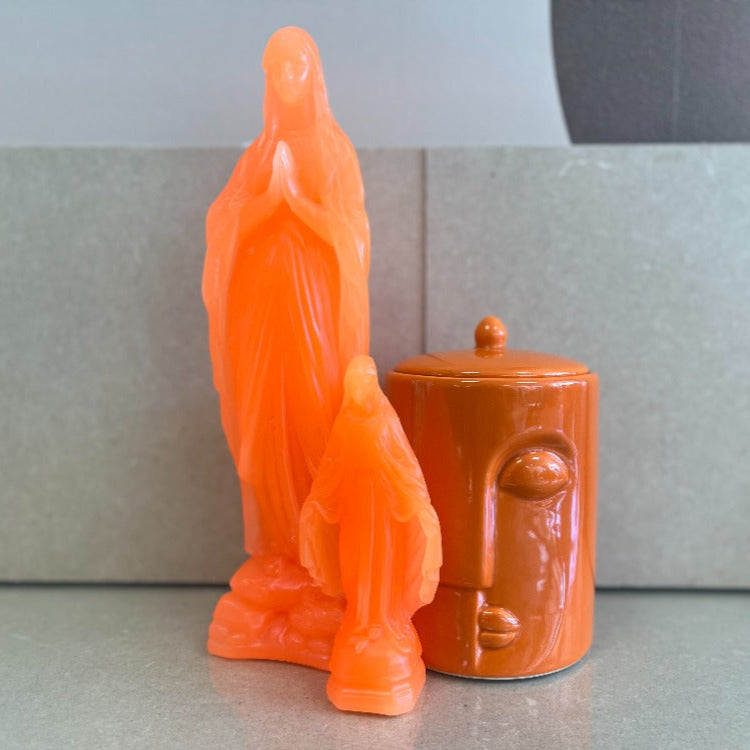 Vierge en cire orange