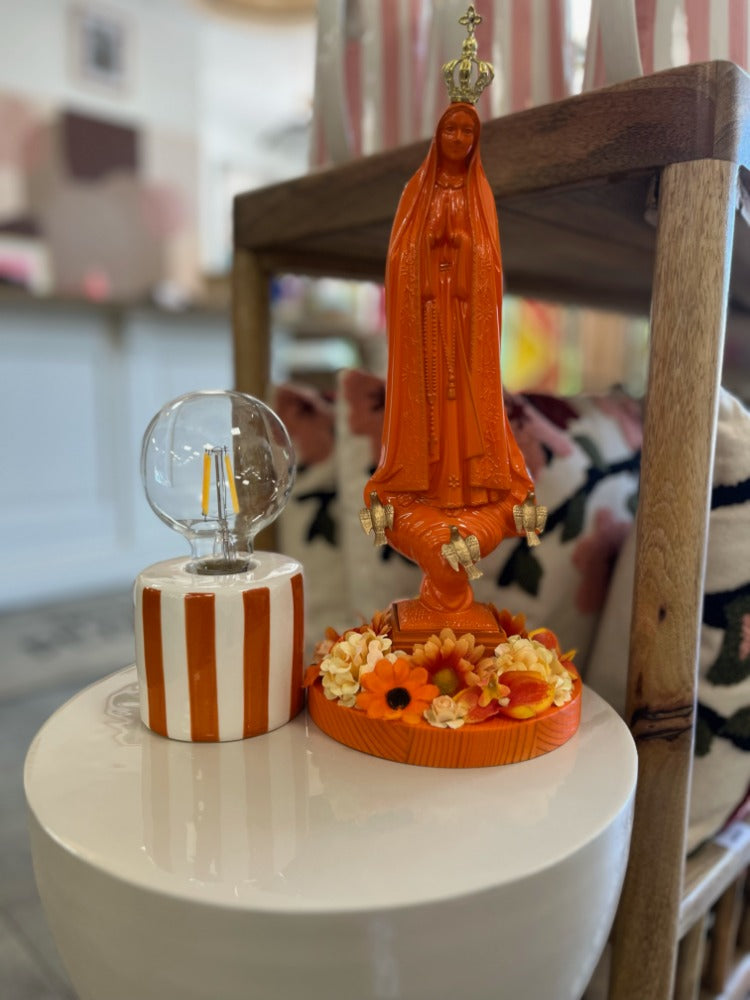 Vierge création unique orange socle en bois
