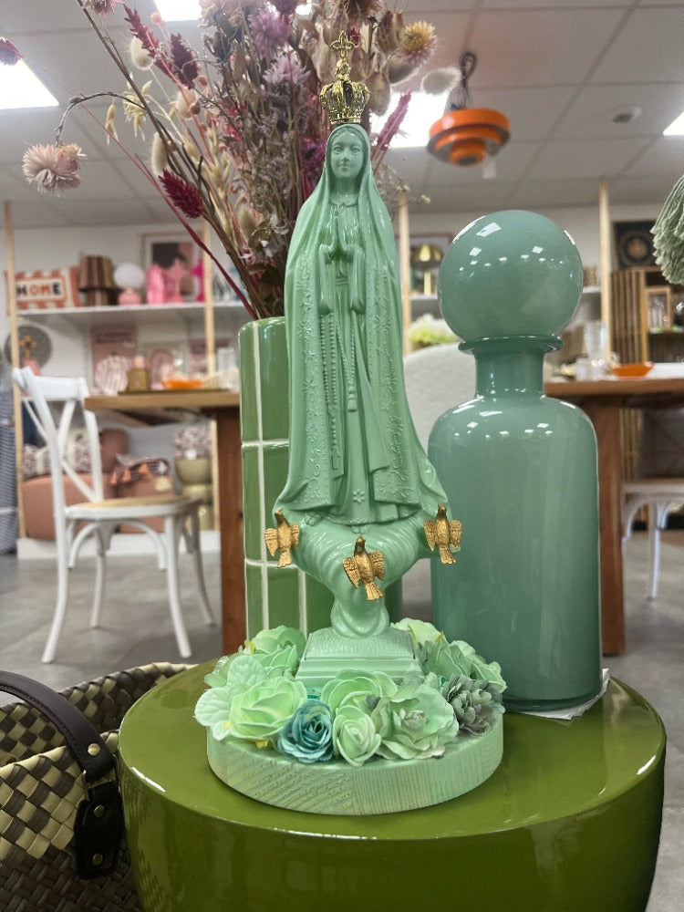 Vierge création unique vert clair socle en bois
