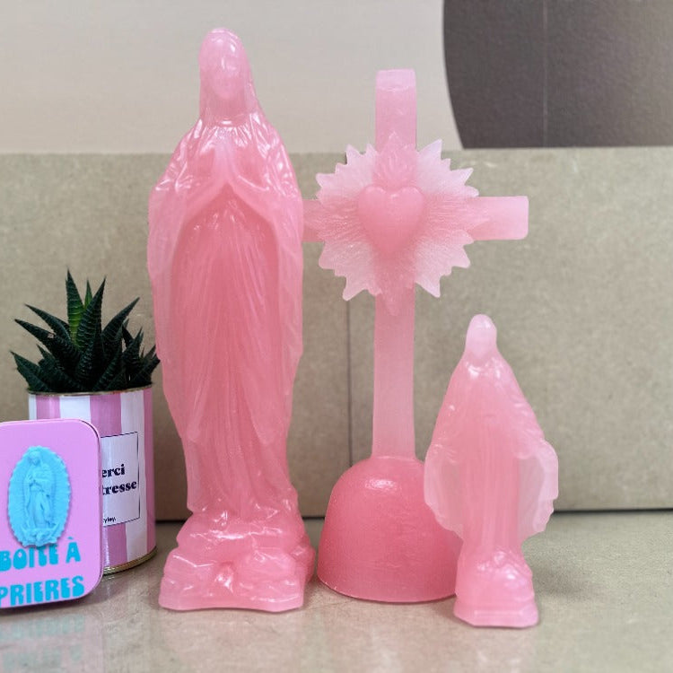 Vierge en cire rose