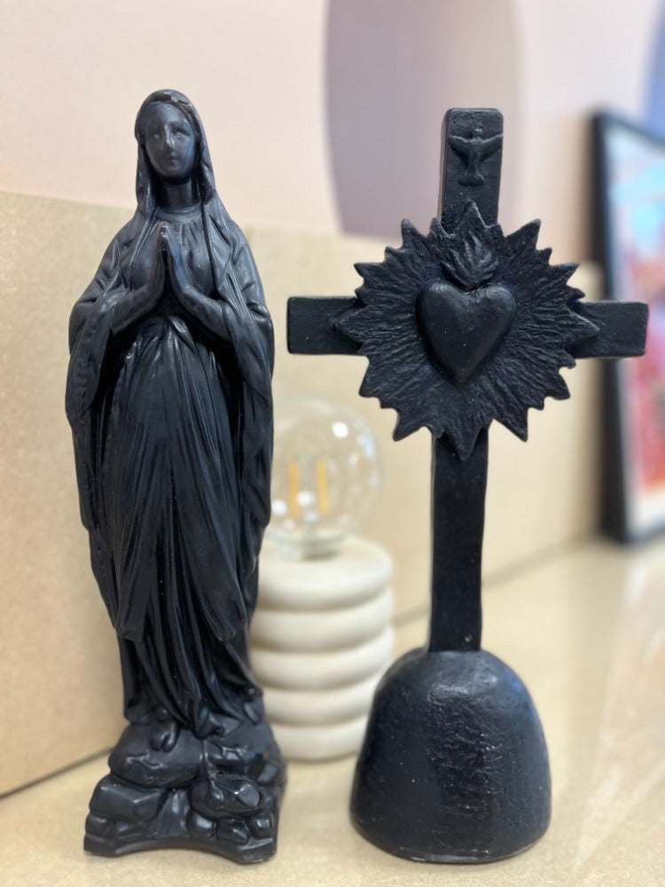 Vierge en cire noire