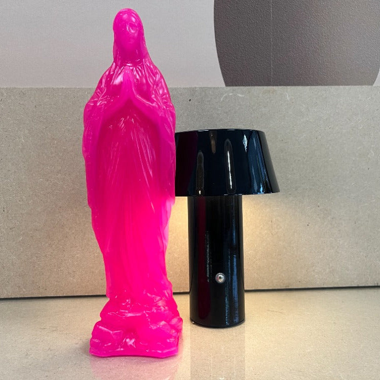 Vierge en cire rose fluo