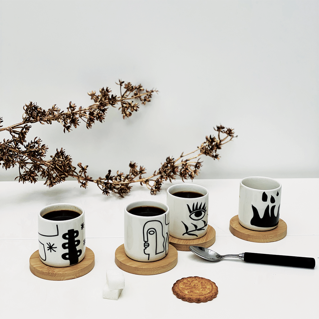 Coffret de 4 tasses avec motifs abstrait