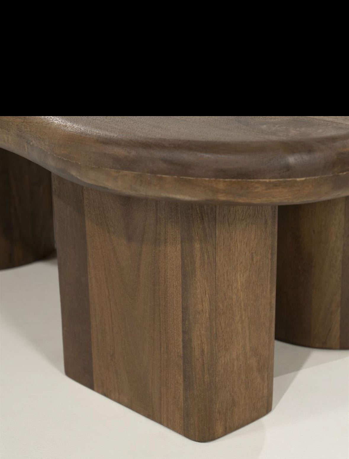 Table basse organique en bois de manguier