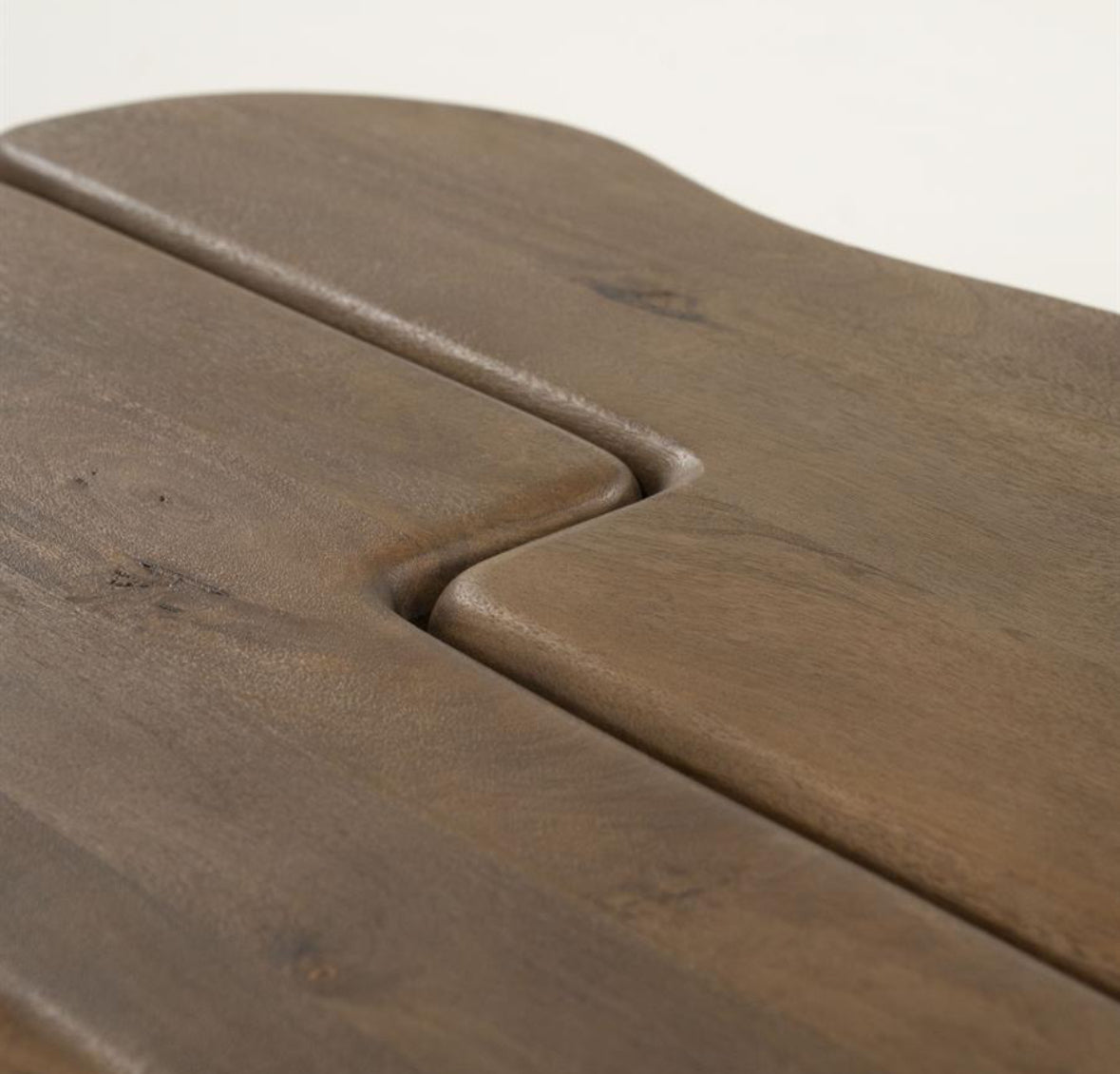 Table basse organique en bois de manguier