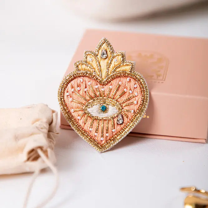 Broche cœur ex Voto/ Fraise/ Pomme