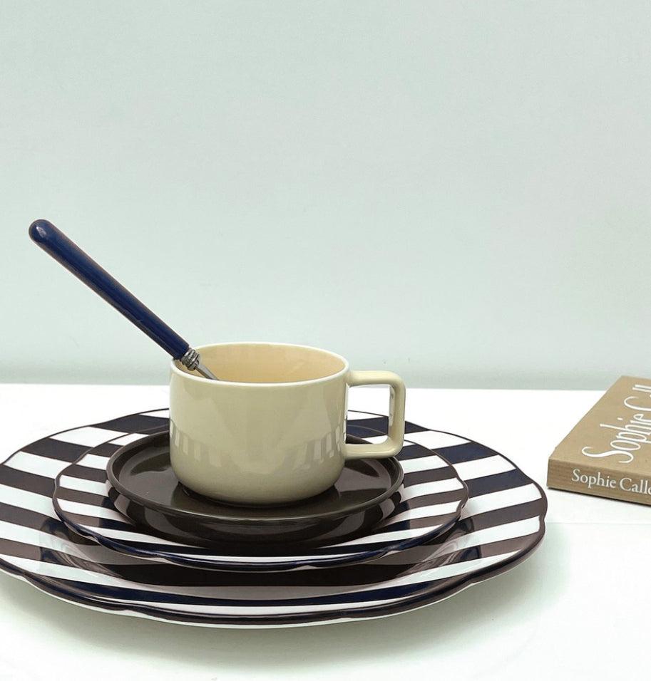 Service de 4 assiettes plates à rayures