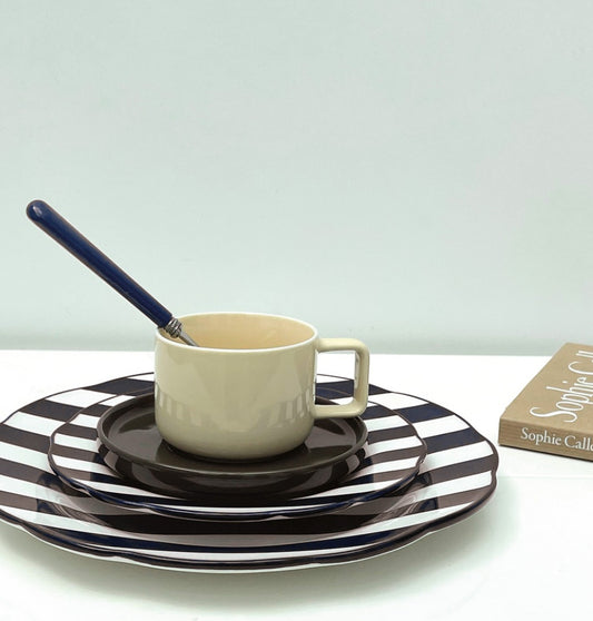 Service de 4 assiettes plates à rayures