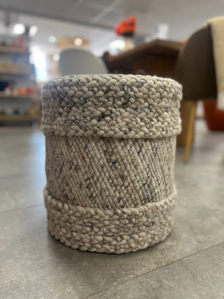 Pouf en laine tressé beige