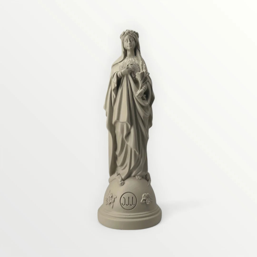 Vierge Marie avec couronne de fleurs