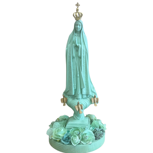 Vierge création unique vert clair socle en bois