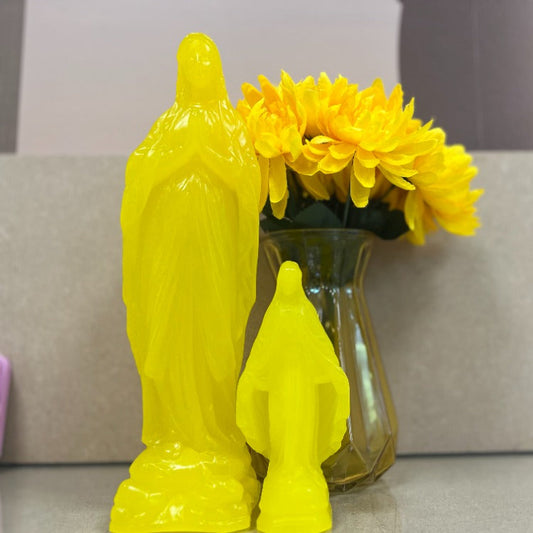 Vierge en cire jaune