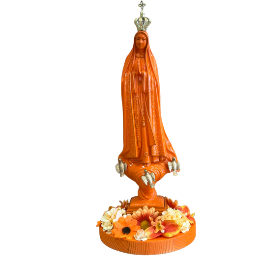 Vierge création unique orange socle en bois