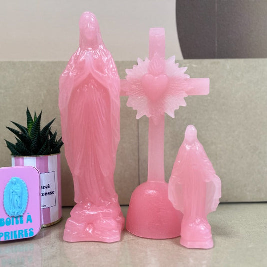 Vierge en cire rose