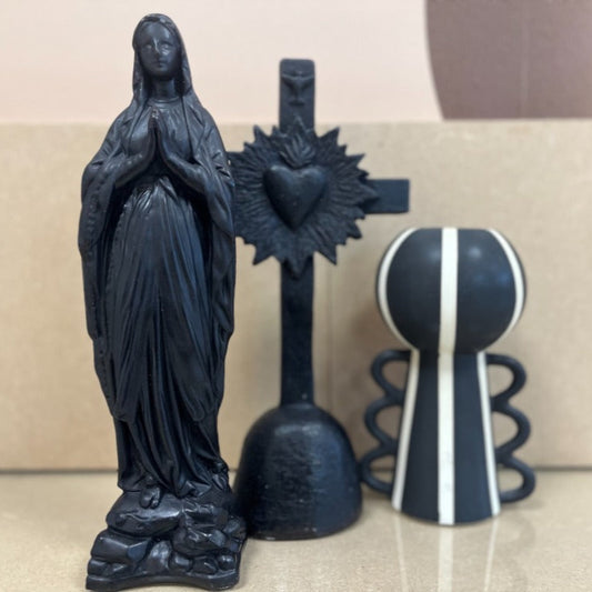 Vierge en cire noire